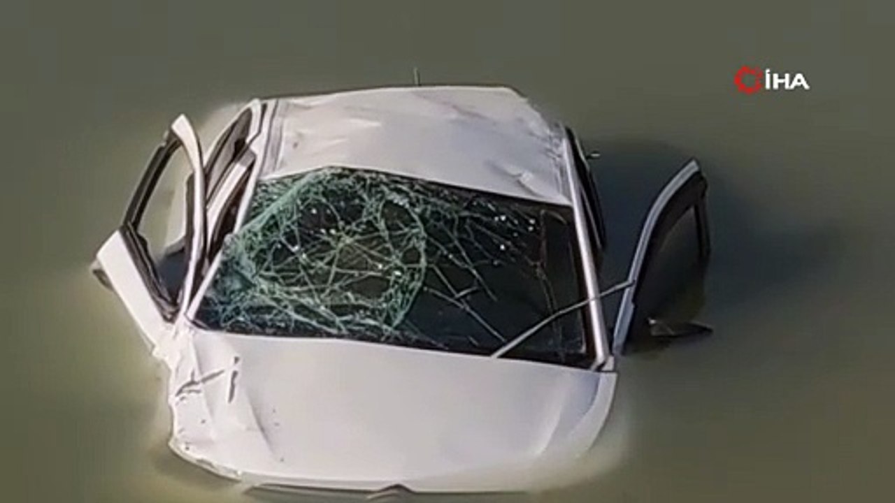 Van'da virajı alamayan otomobil Sıhke Göleti'ne uçtu