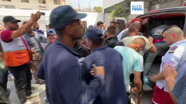 Gaza, nuovo raid su ospedale nel nord, morti giornalisti nel giorno in cui riprendono gli aiuti