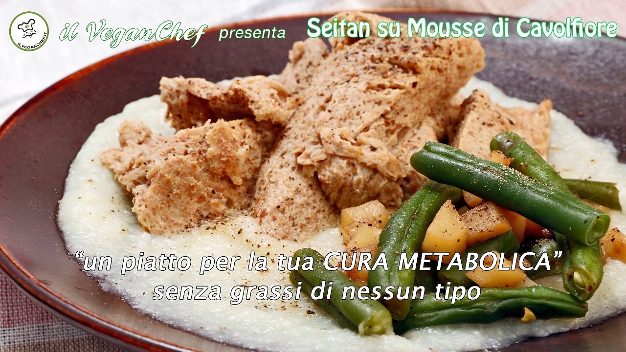 SEITAN CON MOUSSE DI CAVOLFIORE E FAGIOLINI GLASSATI AL BRODO VEGETALE CON SEDANO RAPA