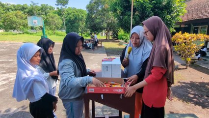 TEBAK HADIAH SMPN 3 TEMPEH LUMAJANG KELAS 7 PUTRI