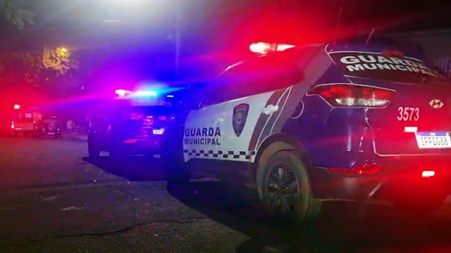 Duas ambulâncias do Samu e equipes da GM são acionadas para conter homem em surto