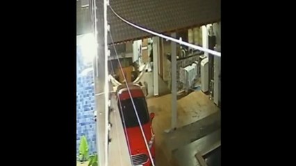 Vídeo: homem é preso em flagrante após atear fogo na esposa em Maringá