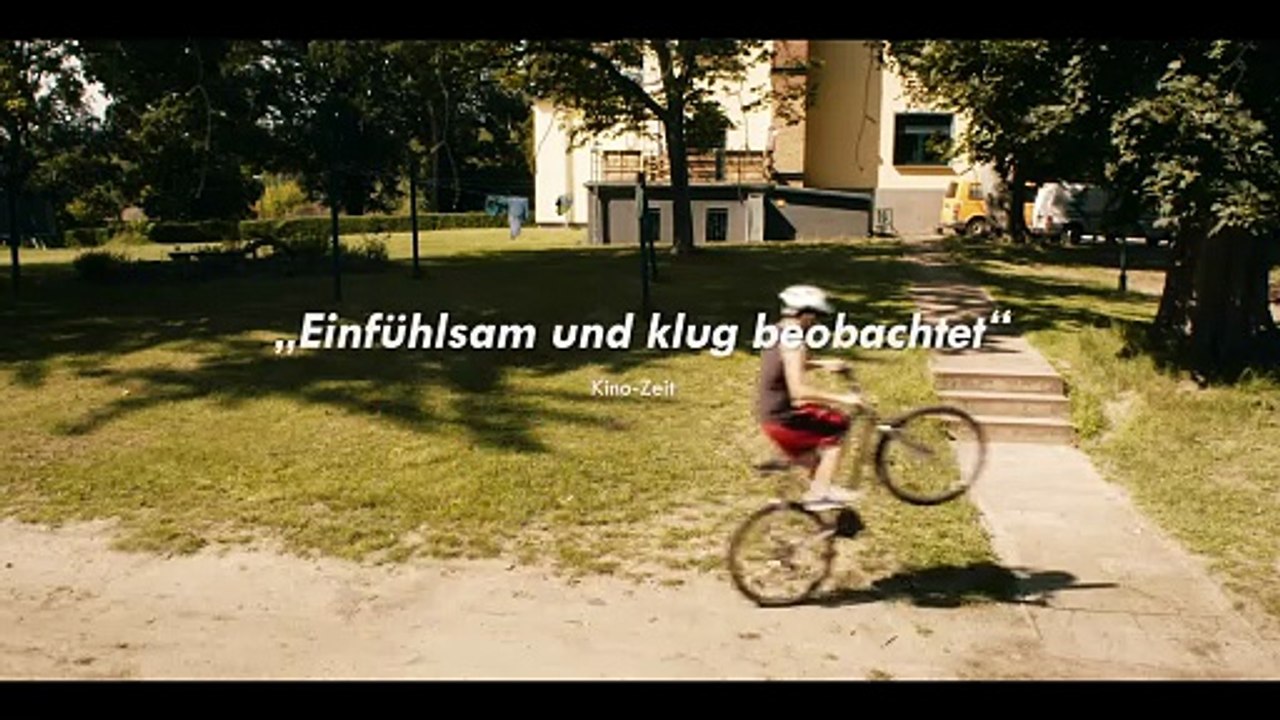 Im Prinzip Familie | movie | 2025 | Official Trailer