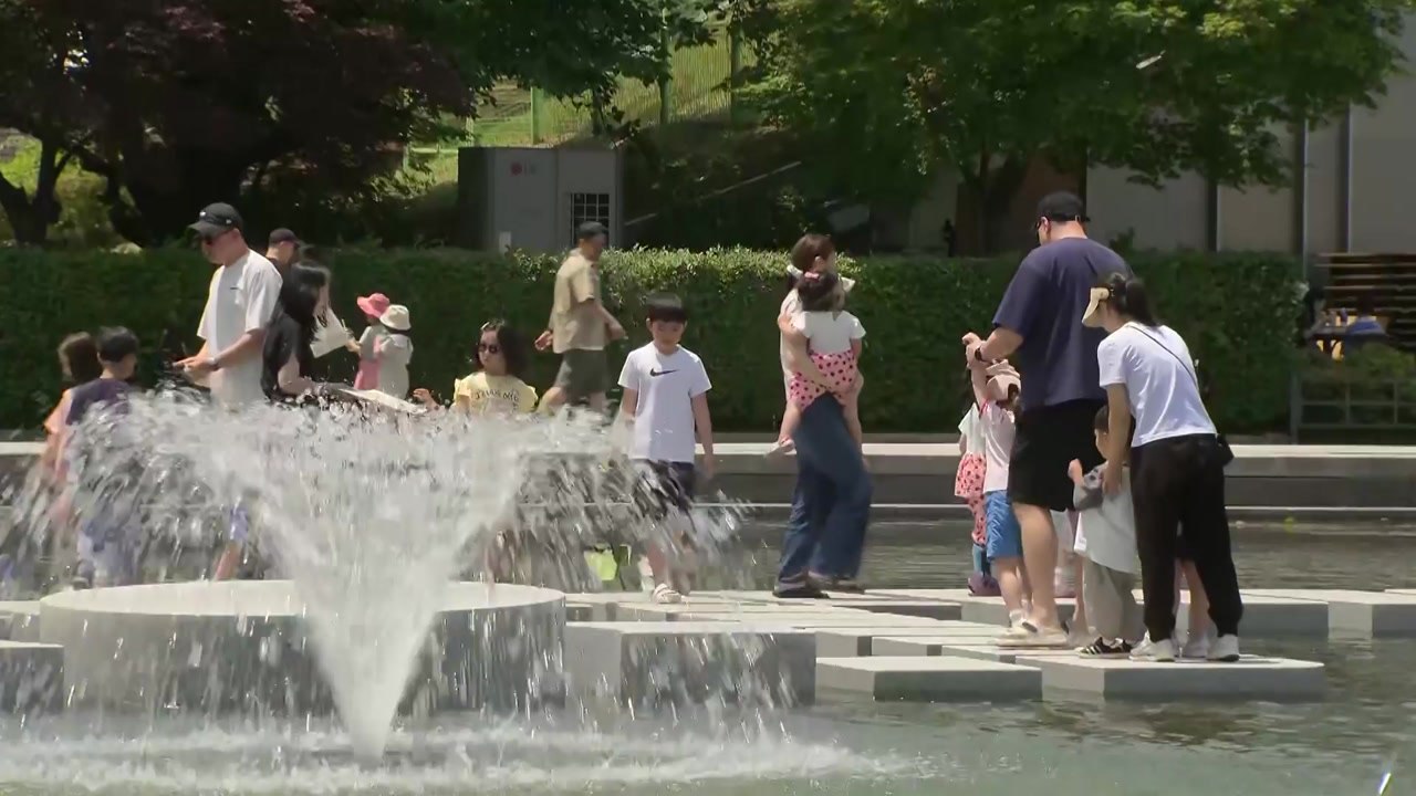 [날씨] 전국 30℃ 안팎 낮 더위...전쟁기념관 찾은 시민들 / YTN