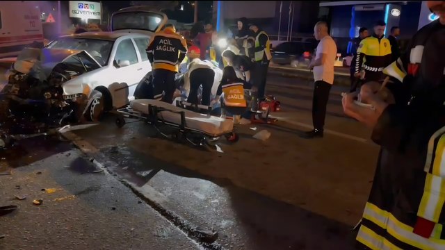 Akaryakıt tankeriyle çarpışan otomobilin sürücüsü yaşamını yitirdi