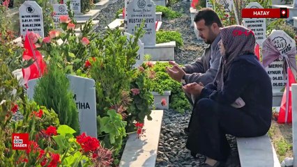 Hatay'daki deprem şehitliğinde buruk bayram