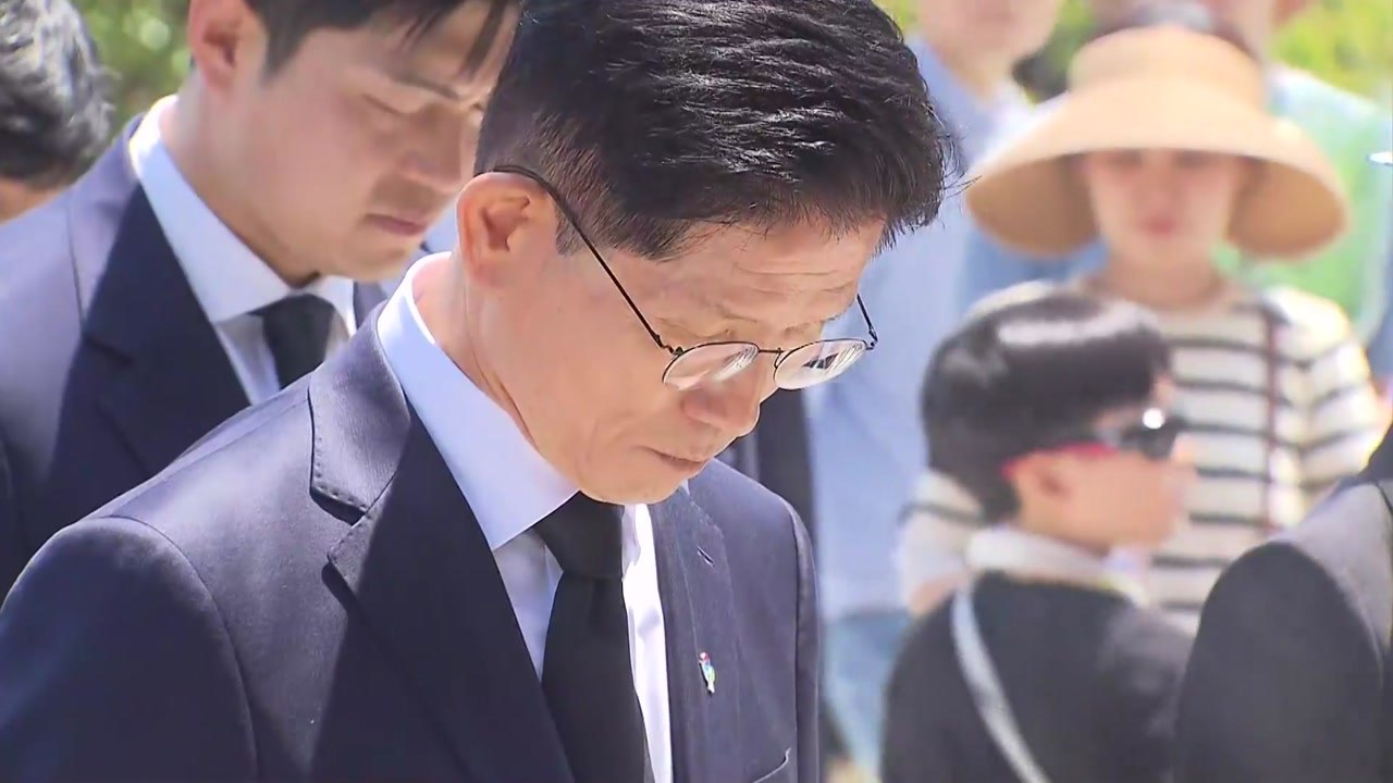 김문수, 현충원 참배..."위기에 처한 나라 호국영령이 살펴주길" / YTN