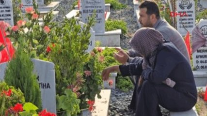 Hatay'da buruk bayram: Deprem şehitliğinde ziyaret sürüyor