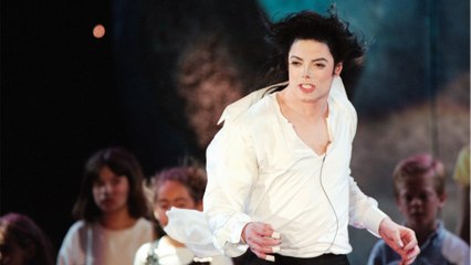 GALA VIDEO - Michael Jackson : 16 ans après sa disparition, son sosie parfait déchaîne les passions sur les réseaux sociaux