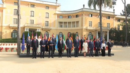 El rey preside la foto de familia antes de la Conferencia de presidentes