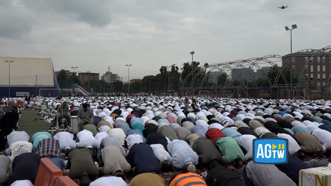 Milano, migliaia di musulmani celebrano l'Eid al-Adha: «Vogliamo lanciare un messaggio di pace per Gaza»