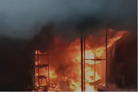 सुपेला मार्केट के दुकान में लगी आग