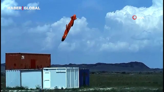 Milli seyir füzesi SOM, yerli turbojet motorla hedefi tam isabet vurdu