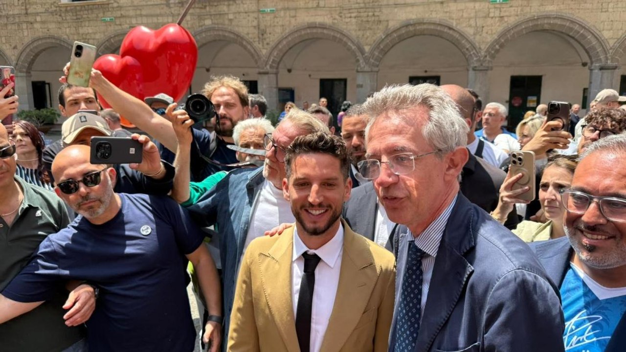 Mertens cittadino onorario, Manfredi: ha avuto un rapporto affettivo con Napoli