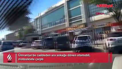 Ümraniye'de ara sokağa dönen otomobilin motosiklete çarptığı anlar kamarada