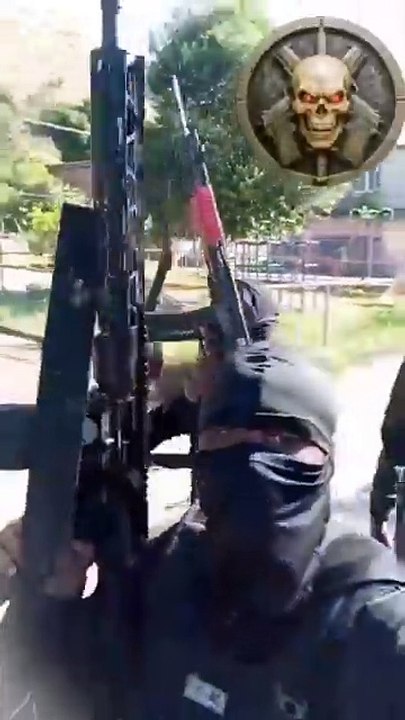 Membros do Comando Vermelho fazem vídeo ameaçando facção rival: "Nóis tá com 30 fuzil"