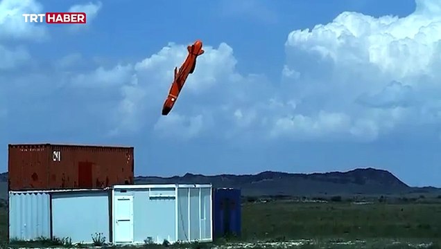Uzun menzilli seyir füzesi SOM, yerli motoruyla hedefi tam isabet vurdu