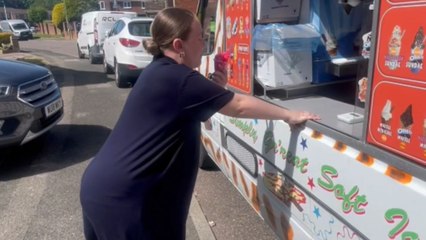 Not even being in labor could stop this woman from rushing to the ice cream truck