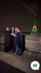 Torre Eiffel ganha as cores do Brasil durante visita de Lula