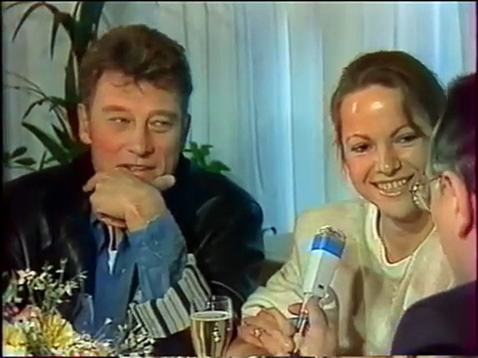 Johnny Hallyday présente sa ligne de vêtements – Journal de 13h TF1 (4 février 1988)