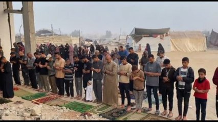 A Gaza la preghiera di Eid al-Adha fra le macerie della moschea