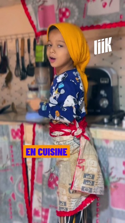 Amira Kanone, 7 ans, imite ses aînés avec des mises en scène pleines d’humour, aidée par son frère, Simo Kanone.