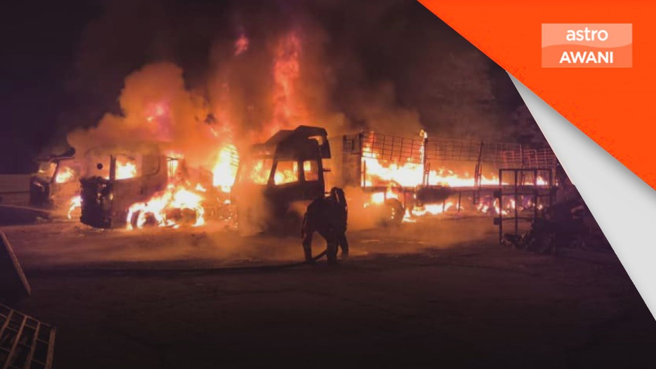 4 treler musnah terbakar di Puchong