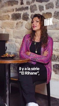« Je me suis retrouvée sur un plateau télé, et j’ai compris que c’était pour moi » Zahra Harkat, femme algérienne en devenir, journaliste et actrice. Elle a animé plusieurs émissions de variétés, de musique et de culture.