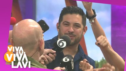 Carlos Posadas regresa de su viaje y así lo reciben en &#039;Vivalavi&#039;