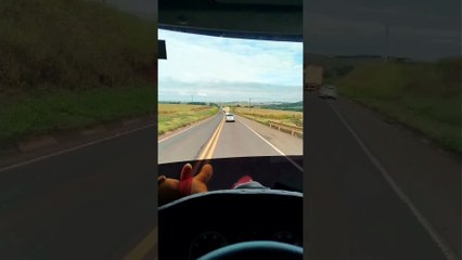 Vídeo mostra ultrapassagem que resultou em gravíssima colisão frontal