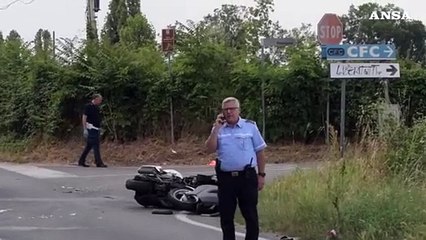 Furgone contro scooter nel Milanese, grave un motociclista