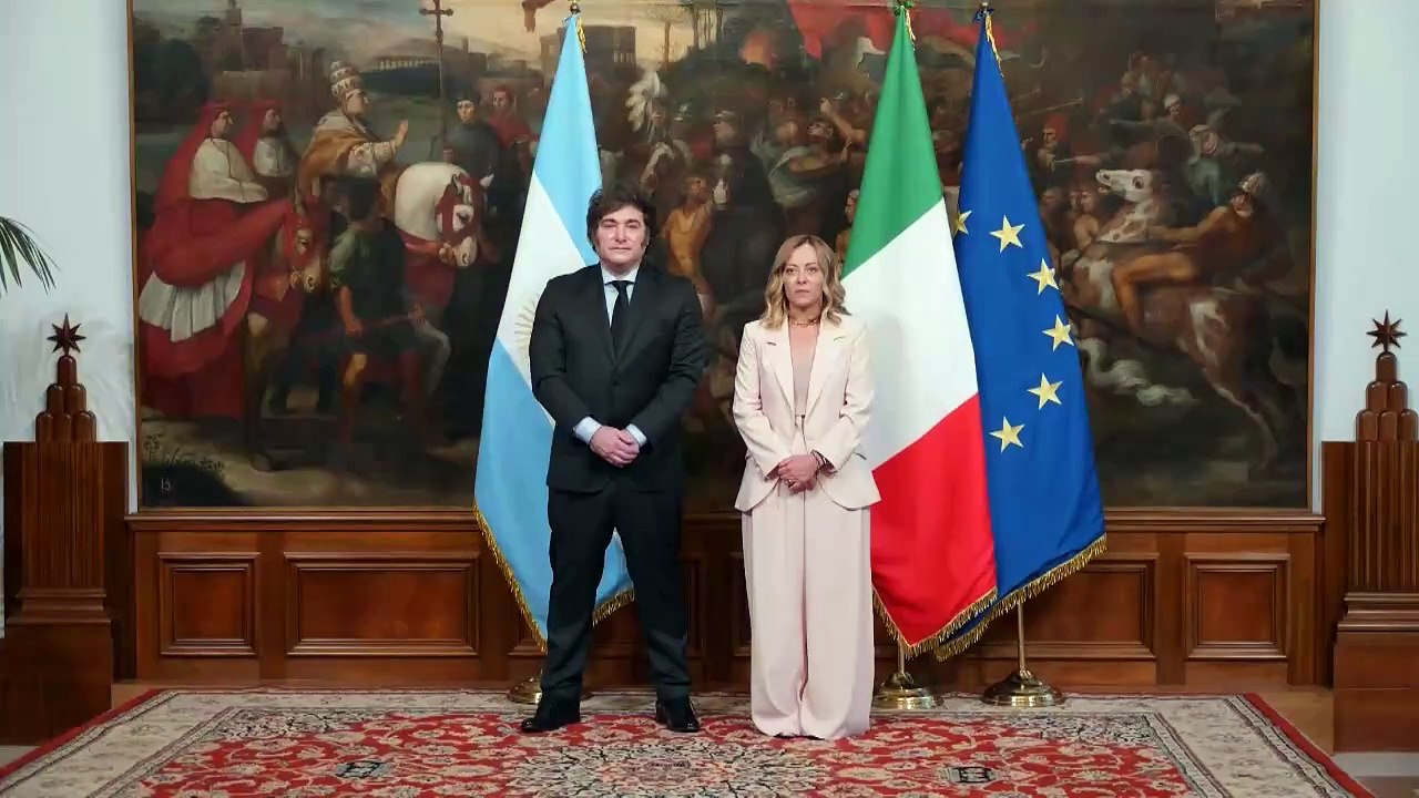 Meloni y Milei presiden la firma del acuerdo ENI-YPF para avanzar en su proyecto de GNL