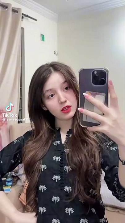 Sana Yousaf Nicely act on this song