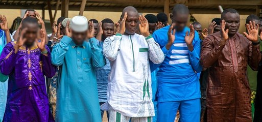 Tabaski 2025 : Le Capitaine Ibrahim Traoré Partage un Moment avec les Soldats 🕊️