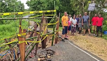 LANDSLIP THREATENS TO MAROON DOZENS