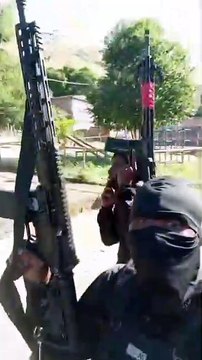 Traficantes do CV usam 30 fuzis pra tomar morro de rivais no Rio de Janeiro