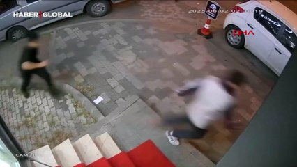 Kavga ettiği eski çalışanına satırlı muamele