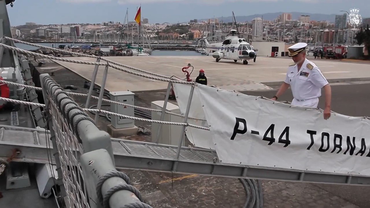 Felipe VI asiste a la exhibición dinámica con motivo del Día de las Fuerzas Armadas