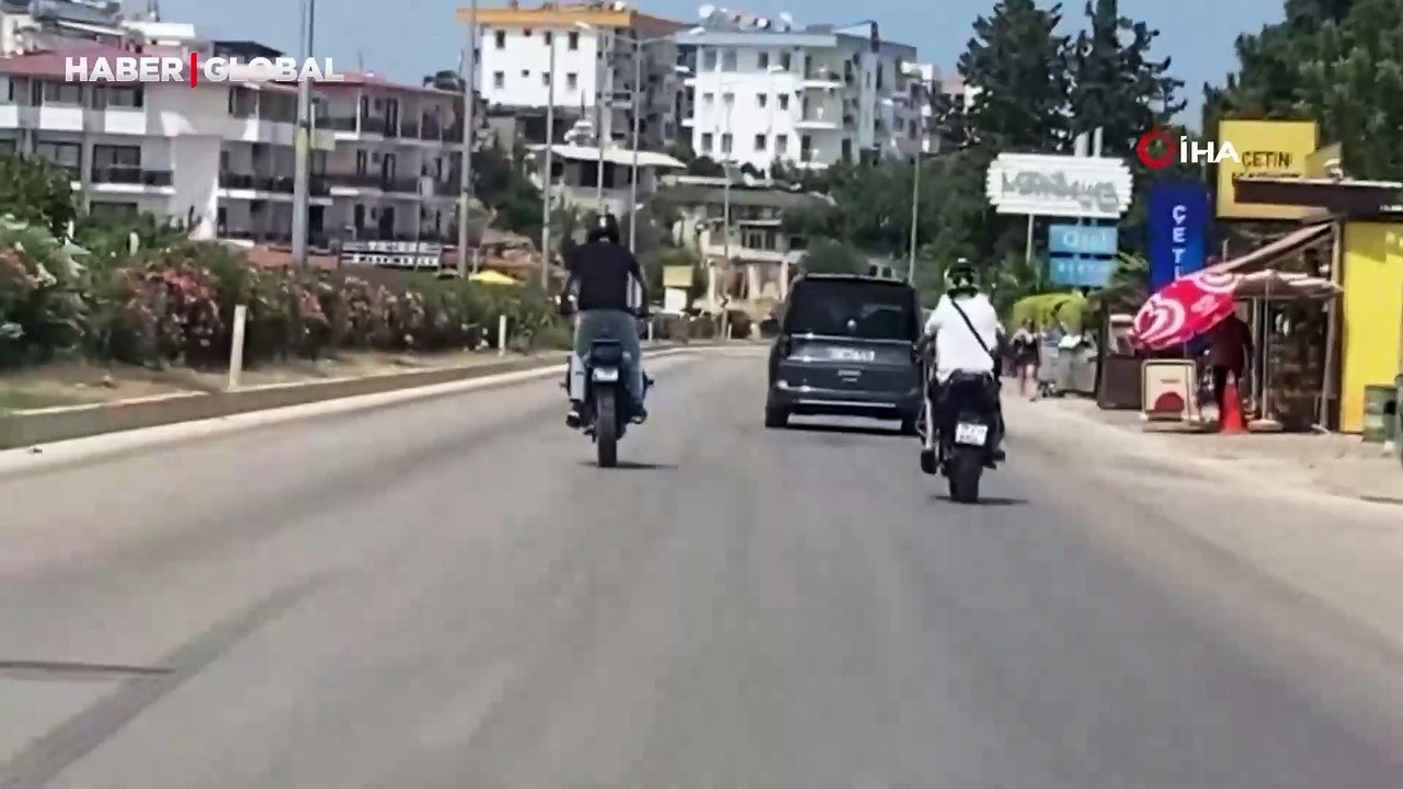 Motosikletli sürücüden D-400 karayolunda tehlikeli hareketler