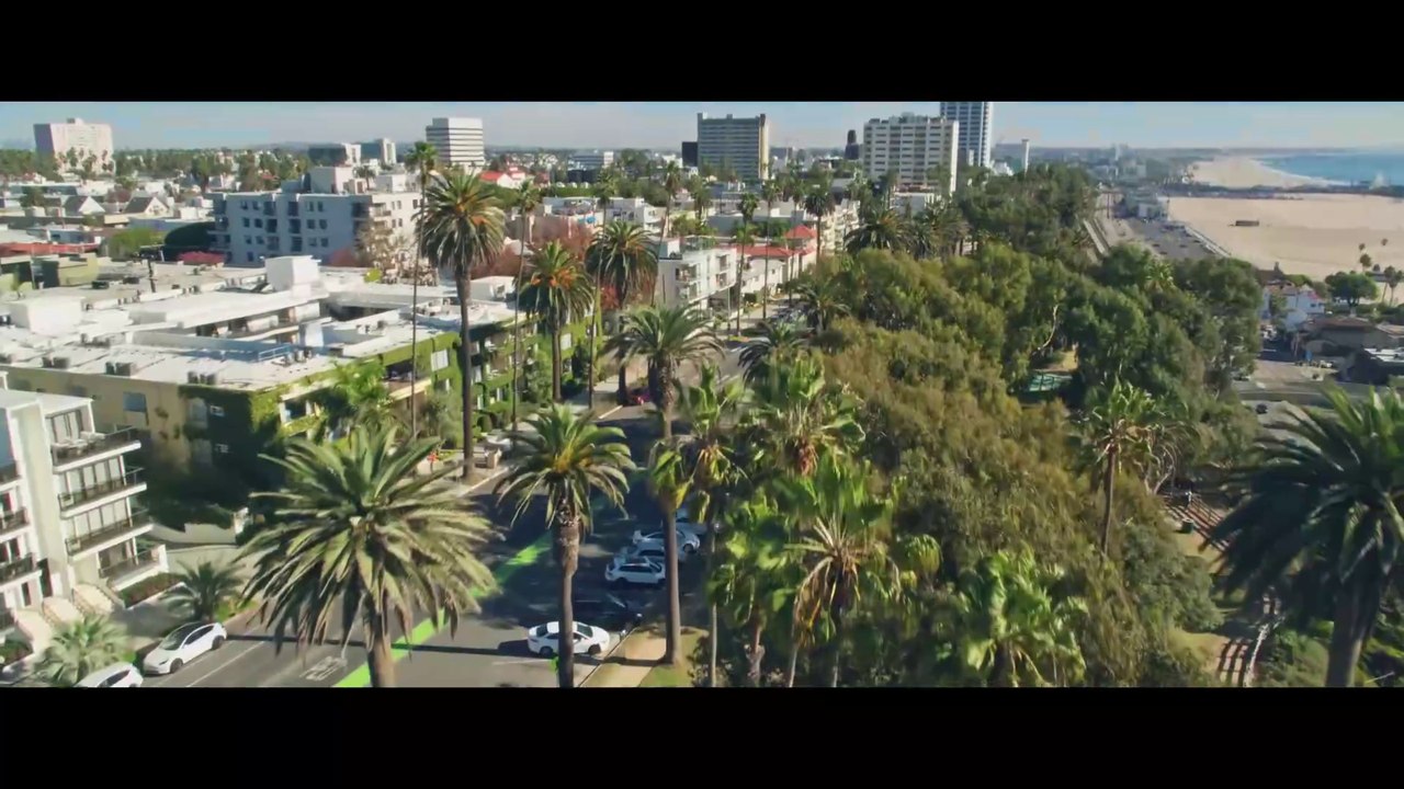 Freakier Friday Trailer (2) OV