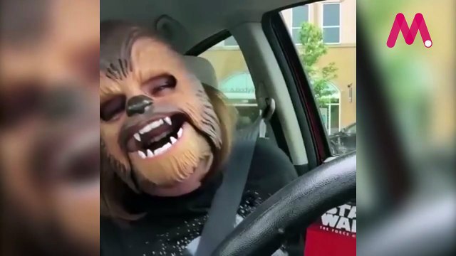 La felicidad es un virus y una máscara de Chewbacca