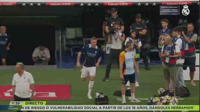 Pone el vello de punta: la reacción del Bernabéu cuando Kroos salta al césped de corto 378 días después