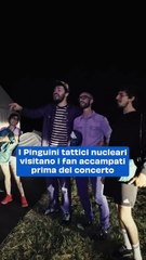I Pinguini tattici nucleari visitano i fan accampati prima del concerto