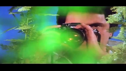 Dimple Kapadia Stuns in Black Swimsuit in Saagar Scene 🌊