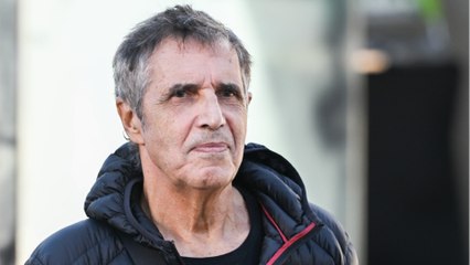 GALA VIDEO - Julien Clerc bouleversant sur le décès de son frère Gérard Leclerc : “J’espère qu’il n’a pas eu trop peur”