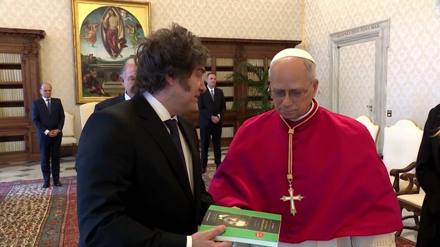 Los regalos de Milei al Papa León XIV en su audiencia en el Vaticano