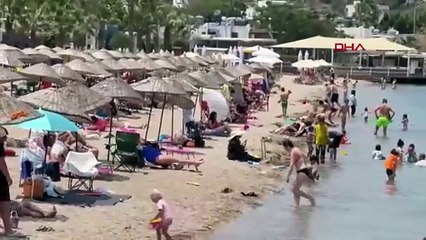 Bodrum'da bayram kalabalığı kamerada: Plajlarda boş yer kalmadı