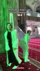 Görüntüler infial yarattı! Camide İmam cübbesi giyip, twerk yaptılar!