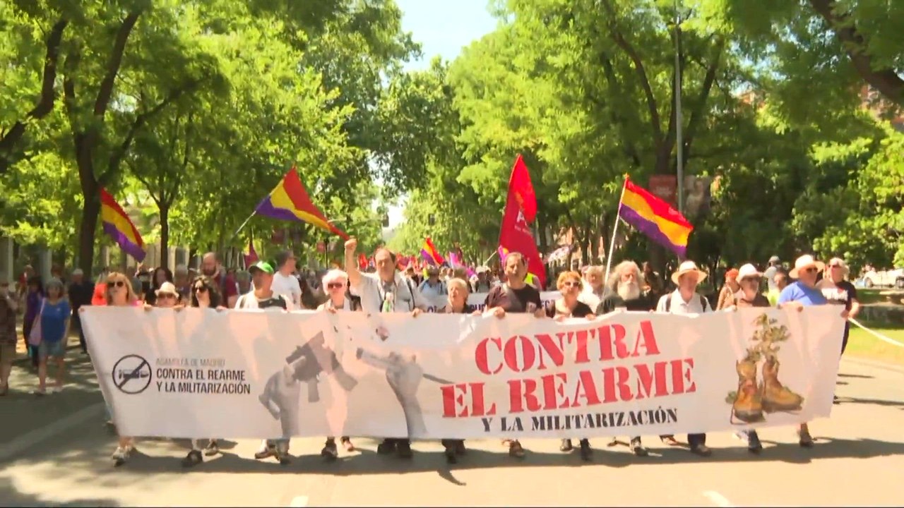 Sumar, Podemos e IU apoyan una manifestación en Madrid en oposición al rearme