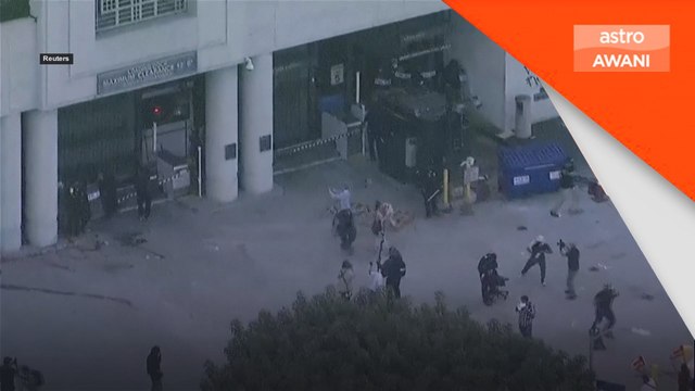 Penunjuk perasaan bertempur dengan polis di Los Angeles